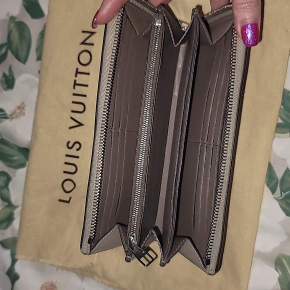 Louis Vuitton Grained Veau Cachemire Comete V Zippy Wallet Grey MI3165 +Dust Bag - Picture 9 of 15